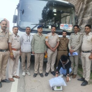 HRTC बस से 1 किलो 293 ग्राम चरस बरामद:मंडी में नशे के साथ यूपी का युवक गिरफ्तार, पुलिस ने नाकाबंदी के दौरान पकड़ा