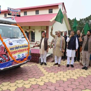 कसौली में नशा विरोधी ‘संकल्प रथ यात्रा’ शुरू:राज्यपाल कविंदर गुप्ता ने दिखाई हरी झंडी; बोले-‘टूरिज्म से हो पहचान, नशे से नहीं
