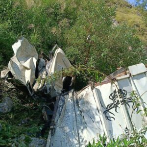 किन्नौर में खाई में गिरी पिकअप, ड्राइवर की मौत:राष्ट्रीय राजमार्ग-5 पर हादसा, किन्नौर जा रहा था वाहन; प्रशासन ने बचाव अभियान चलाया