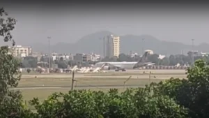 आखिर कैसे एक्टिव हुआ सिग्नल 7500, हाईजैक सिग्नल पर उठ रहे हैं सवाल, DGCA करेगा जांच​on October 14, 2026 at 8:13 am
