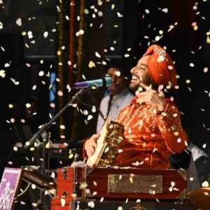 सतिंदर सरताज की सूफियाना आवाज पर झूमा हिमाचल:खचाखच भरा कला केंद्र; कई दर्शक लौटे निराश; आज विदा होंगे रघुनाथ जी और देवी-देवता