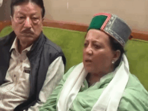वीरभद्र की ‘लीगेसी’ को लेकर छलका प्रतिभा का दर्द:बोलीं-राजा साहब को गुजरे अभी 4 साल हुए; पोस्टर से फोटो गायब, मंच पर भी जिक्र नहीं