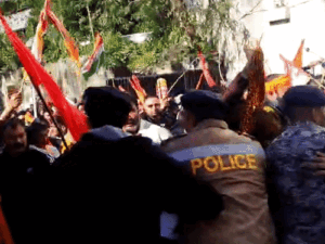 शिमला सचिवालय के बाहर स्वर्ण समाज और पुलिस में झड़प:नए UGC नियमों का विरोध; वाटर कैनन का इस्तेमाल, प्रदर्शनकारियों ने पुलिस पर क्रेट फैंके