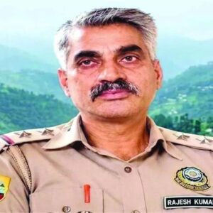 दो बसों के बीच फंसकर ड्यूटी करते एसआई की मौत:चिंतपूर्णी में लगे जाम को खुलवाने के दौरान हादसा, इलाज के दौरान दम तोड़ा