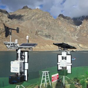 हिमाचल में देश का पहला अर्ली वार्निंग सिस्टम स्थापित:लाहौल की झील में 13,450 फुट की ऊंचाई पर लगा; ग्लेशियल बाढ़ का मिलेगा अलर्ट