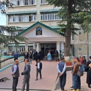 ठियोग के फाइव स्टार होटल के निर्माण पर रोक जारी:हाईकोर्ट में 25 नवंबर को अगली सुनवाई; फॉरेस्ट लैंड पर सड़क बनाने-पहाड़ काटने का आरोप