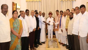 कर्नाटक में SIR को लेकर सियासी घमासान, BJP-JDS ने राज्यपाल से की कांग्रेस सरकार की शिकायत, सौंपा ज्ञापन​on October 6, 2026 at 6:16 am