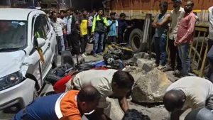 जब आपस में टकरा गईं बाइक, ट्रक और कार, मौके पर 1 महिला की मौत और कई लोग गंभीर रूप से घायल​on October 14, 2026 at 5:56 pm