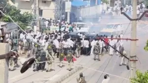 आंध्र प्रदेश में निकाय चुनाव के नामांकन में बवाल, आपस में भिड़े TDP-जनसेना और YSRCP के कार्यकर्ता; VIDEO वायरल​on October 17, 2026 at 10:37 am