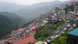 लॉन्ग वीकेंड ने शिमला की हालत खराब कर दी! 3 दिन में 70 हजार गाड़ियां पहुंचीं, सड़कें पैक, जाम में फंसे सैलानी​on October 5, 2026 at 9:00 am