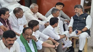 कर्नाटक में SIR पर घमासान! फॉर्म-7 के मुद्दे पर धरने पर बैठे CM डीके शिवकुमार; EC ने जांच और कार्रवाई के निर्देश दिए​on October 1, 2026 at 5:22 pm