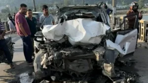 हिमाचल के सिरमौर में भीषण एक्सीडेंट में तीन लोगों की मौके पर मौत, डंपर से टकराने के बाद कार के उड़े परखच्चे​on October 4, 2026 at 6:29 am