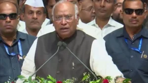 LIVE: पीएम मोदी के पिता पर मल्लिकार्जुन खरगे की टिप्पणी को लेकर सियासी संग्राम, बीजेपी का देशव्यापी प्रदर्शन​on October 26, 2026 at 4:27 am